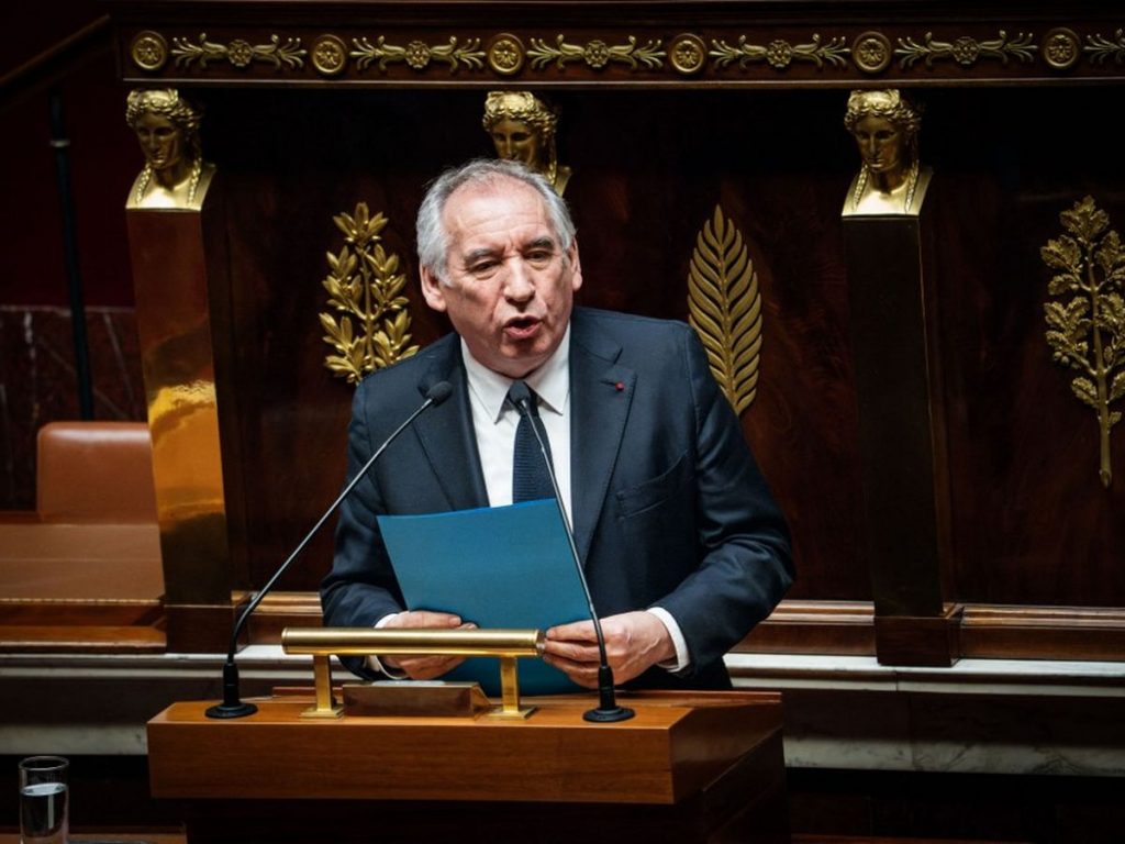 François Bayrou face à l’épreuve du 49.3 : le gouvernement tient bon