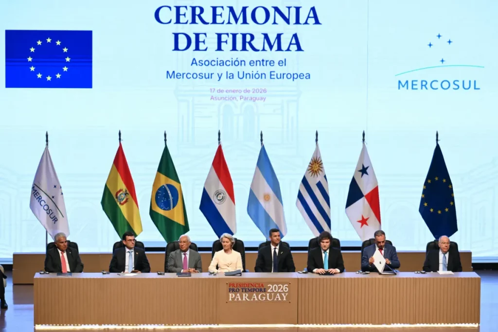 Ceremonie-de-signature-du-Mercosur-2218525 thumbnail