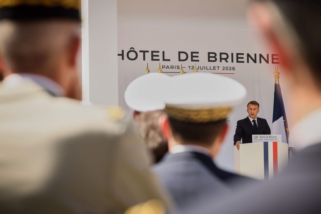 Défense européenne : Macron dénonce l’« absurdité » du chacun pour soi après l’échec du SCAF
